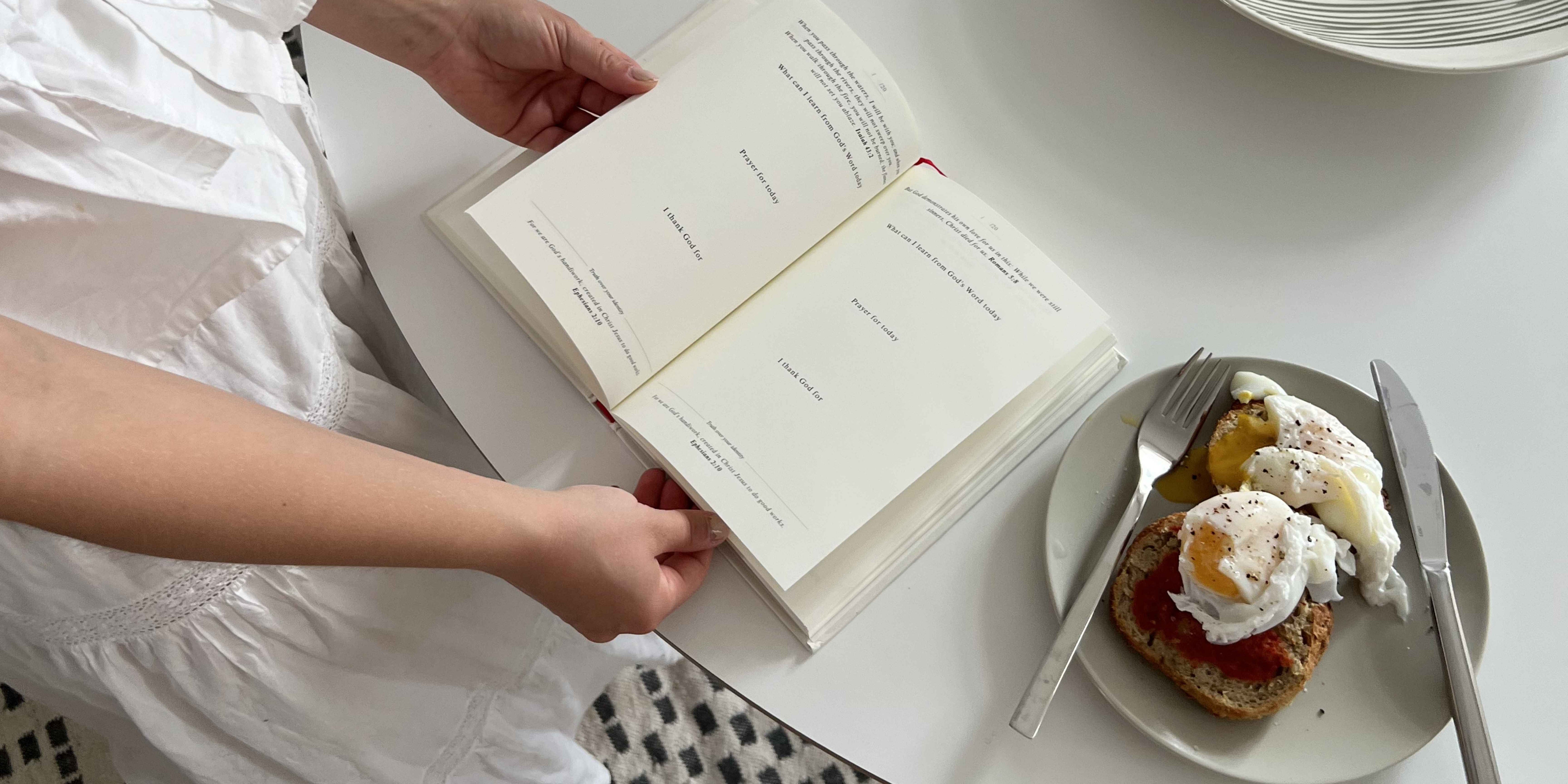 7 Reasons to Use a Guided Christian Journal for Your Quiet Time